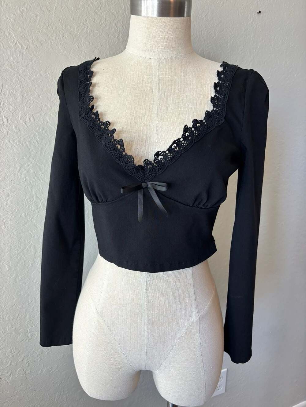 Current Mood Black Lace Trim Long Sleeve Crop Top Size M